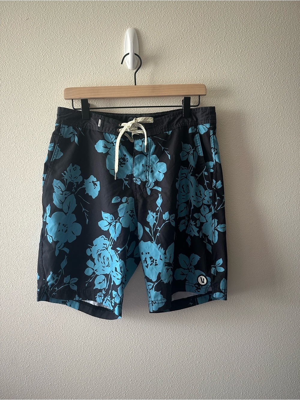Men’s Vuori equator board short Hawaiian floral print size 30 - Picture 2 of 7